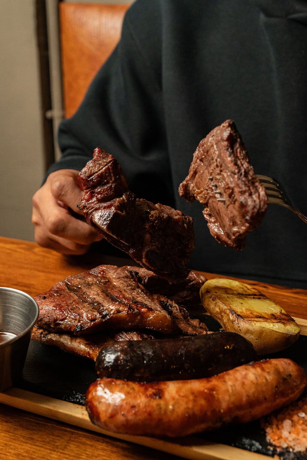 EMUNÁ Asador Argentino